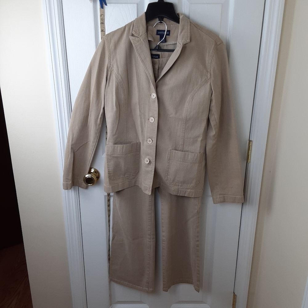 Ann Taylor Suit Size 10 GC